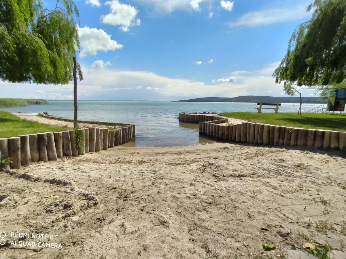 Elizabeth Vendeghaz Balatonfuzfon A Strandnal Exterior photo